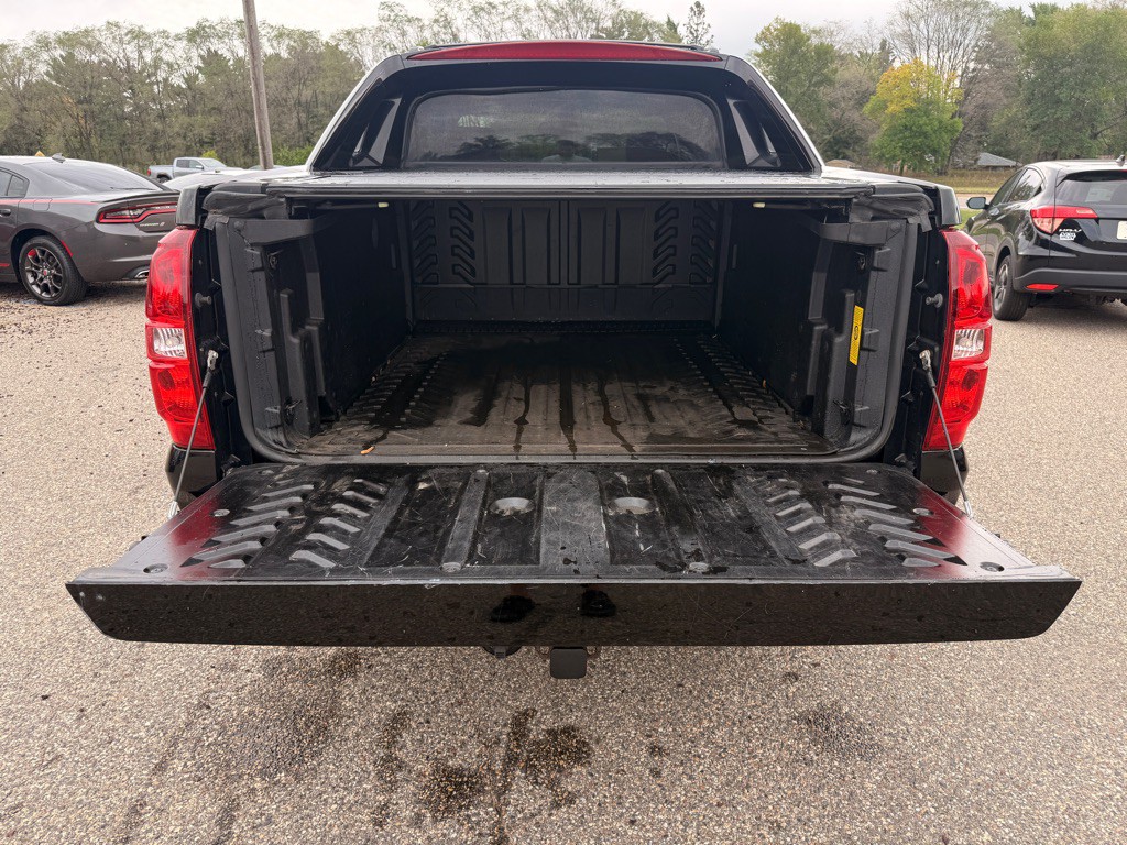 2011 Chevrolet Avalanche Image 14