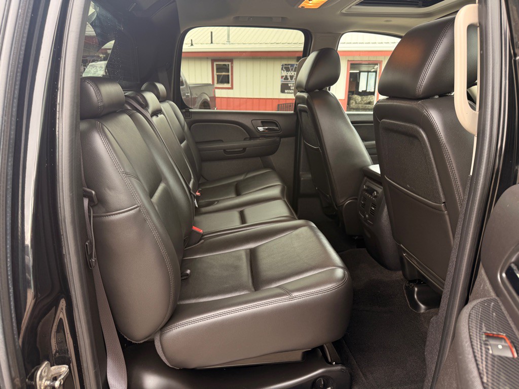 2011 Chevrolet Avalanche Image 15