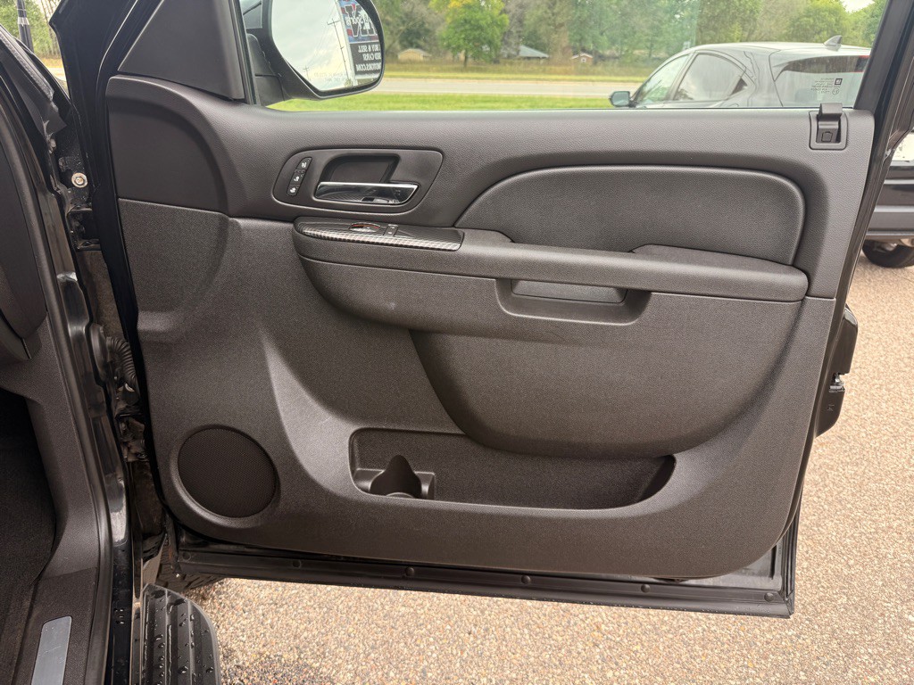 2011 Chevrolet Avalanche Image 19