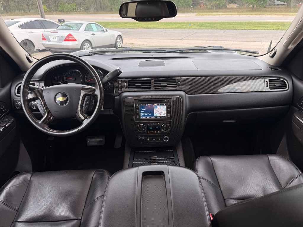 2011 Chevrolet Avalanche Image 20