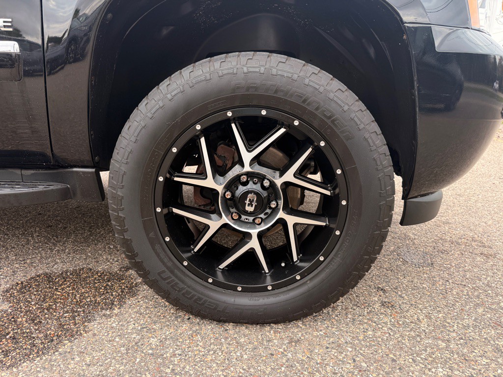 2011 Chevrolet Avalanche Image 29