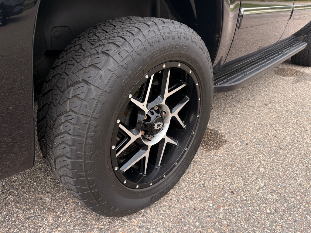 2011 Chevrolet Avalanche Image 30