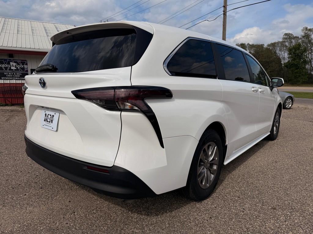 2023 Toyota Sienna Image 5
