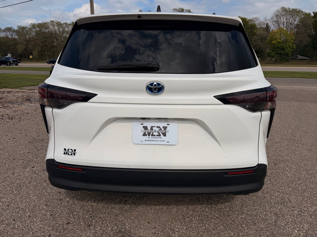 2023 Toyota Sienna Image 6