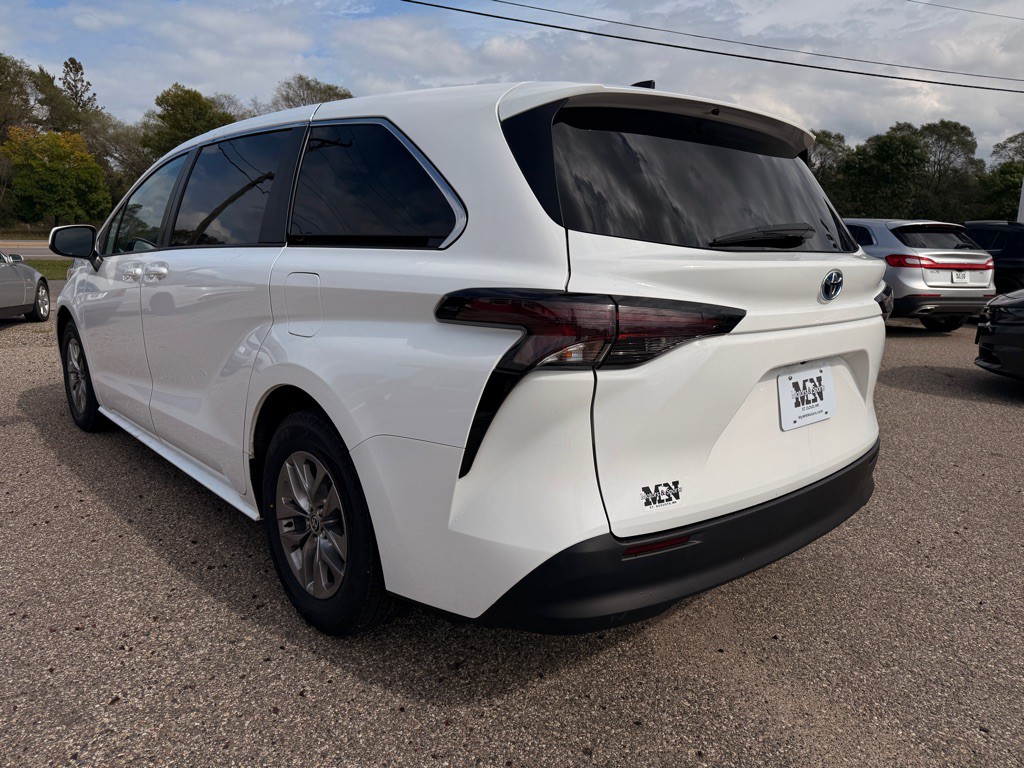 2023 Toyota Sienna Image 7