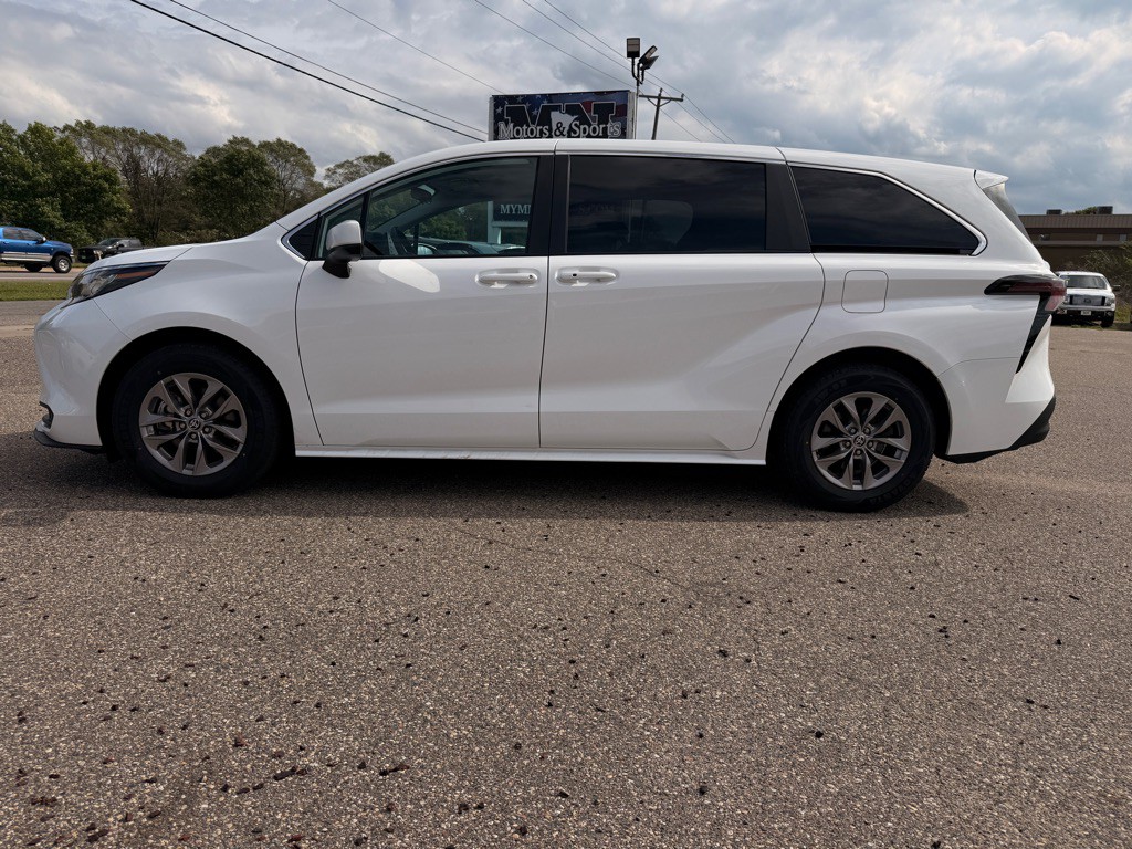 2023 Toyota Sienna Image 8