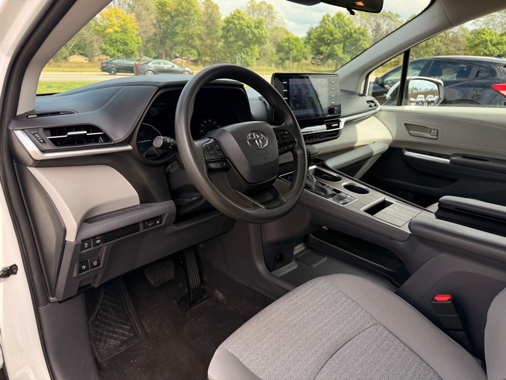 2023 Toyota Sienna Image 9