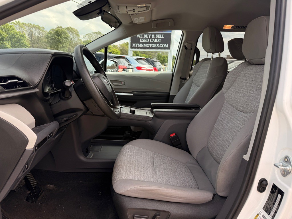2023 Toyota Sienna Image 10