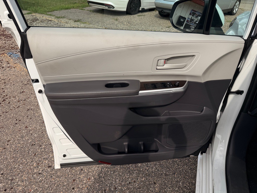 2023 Toyota Sienna Image 11
