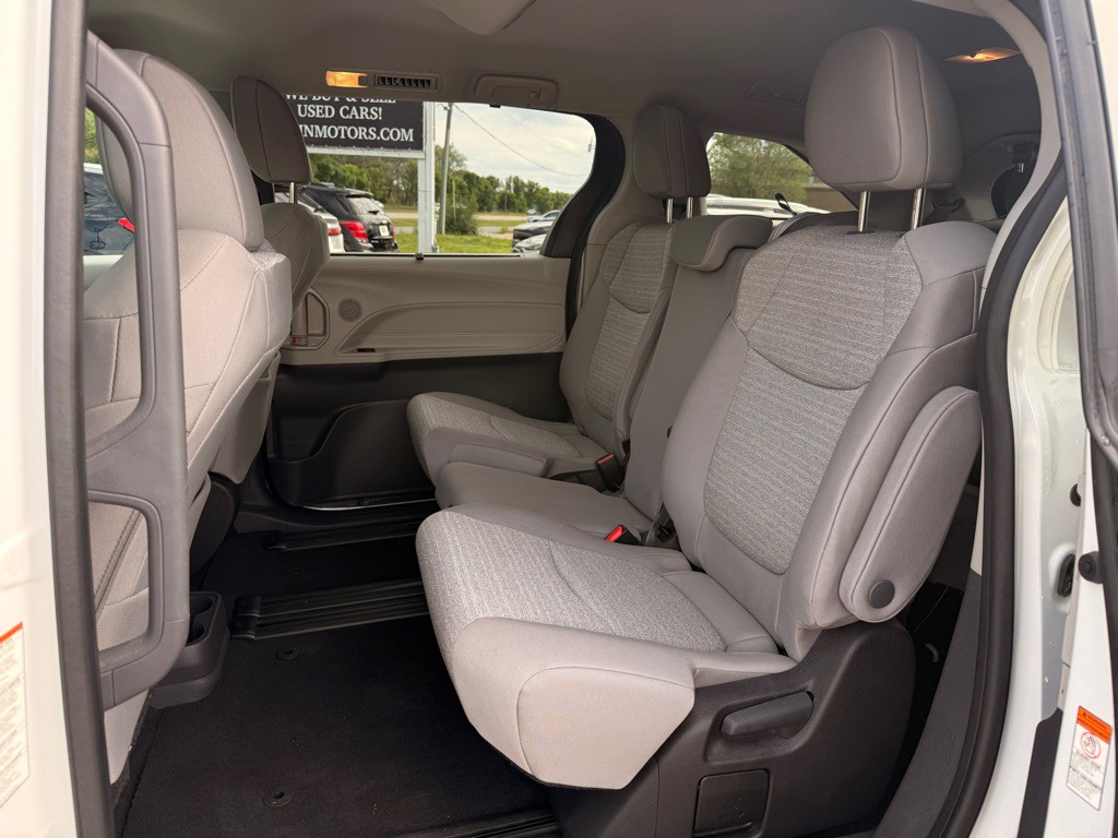 2023 Toyota Sienna Image 12