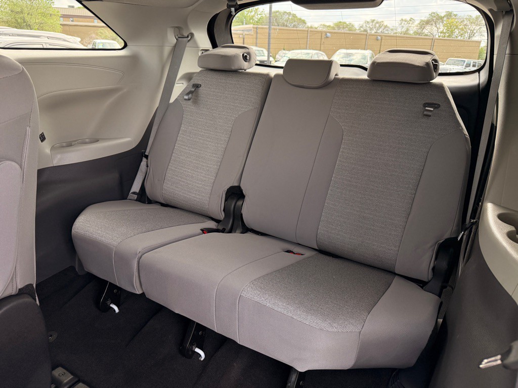 2023 Toyota Sienna Image 13