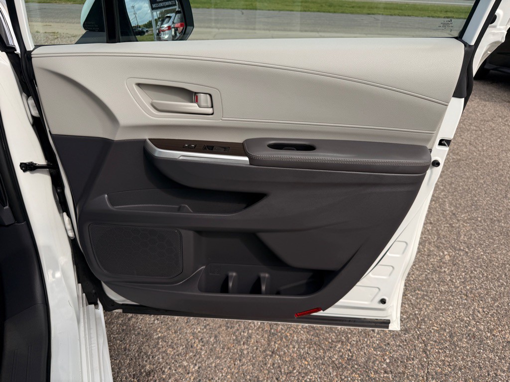 2023 Toyota Sienna Image 18