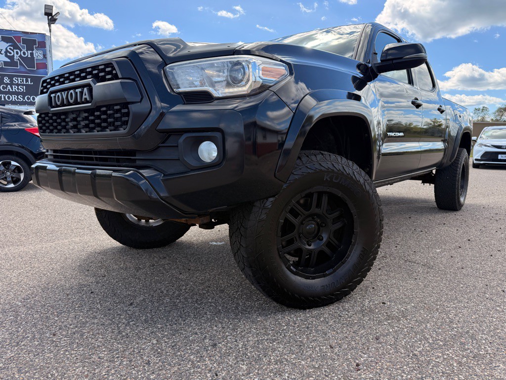 2016 Toyota Tacoma Image 1
