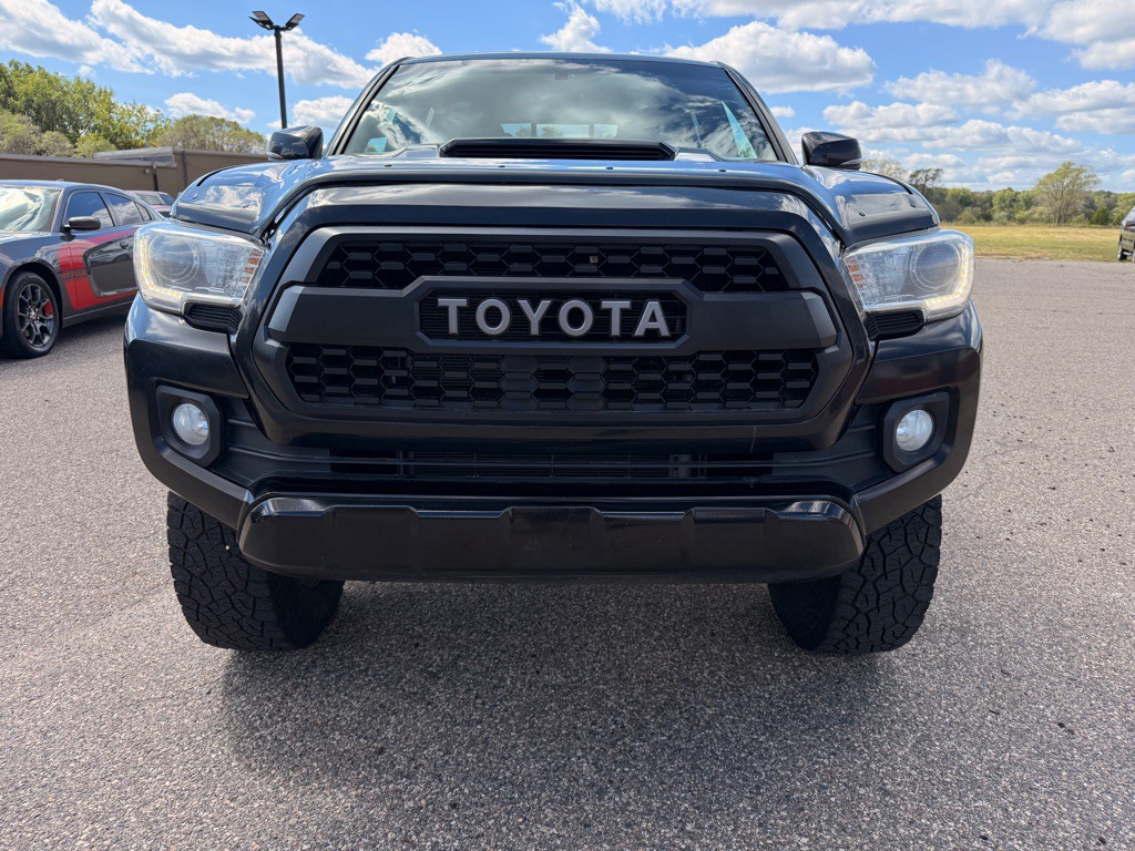 2016 Toyota Tacoma Image 2