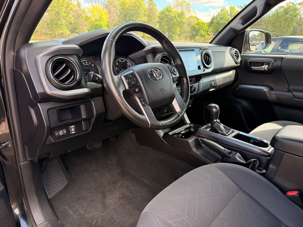 2016 Toyota Tacoma Image 9