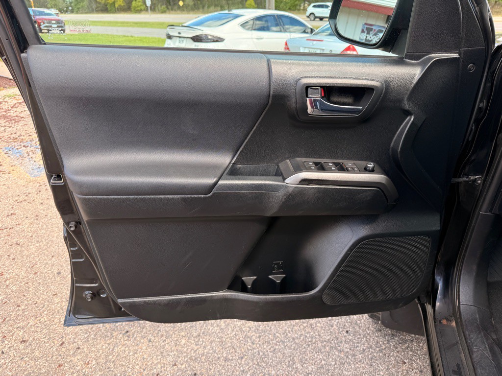 2016 Toyota Tacoma Image 11
