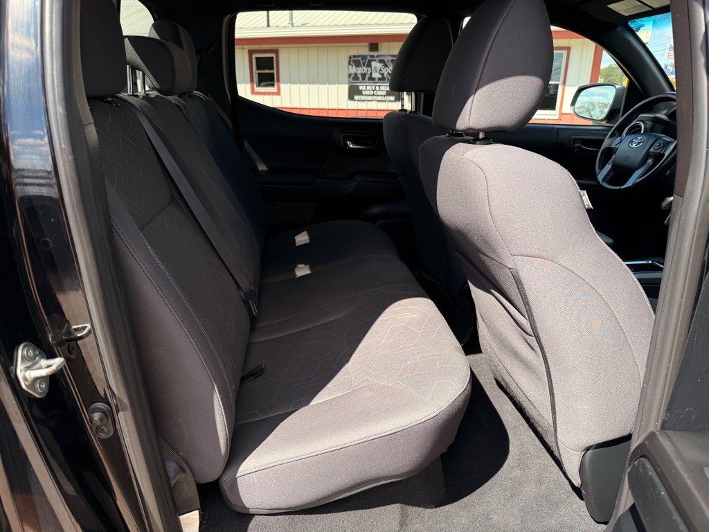 2016 Toyota Tacoma Image 15