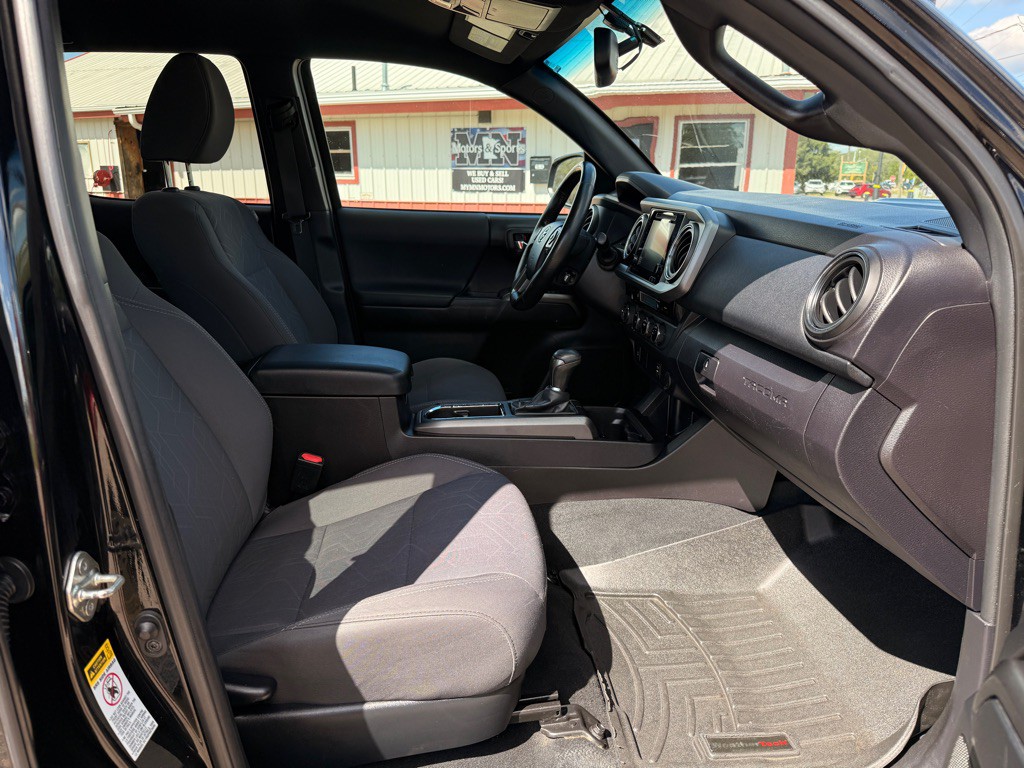 2016 Toyota Tacoma Image 16