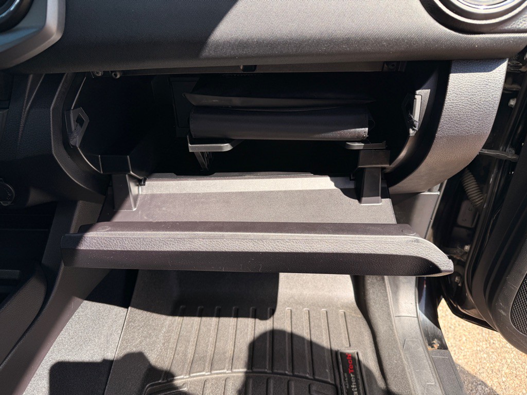 2016 Toyota Tacoma Image 18