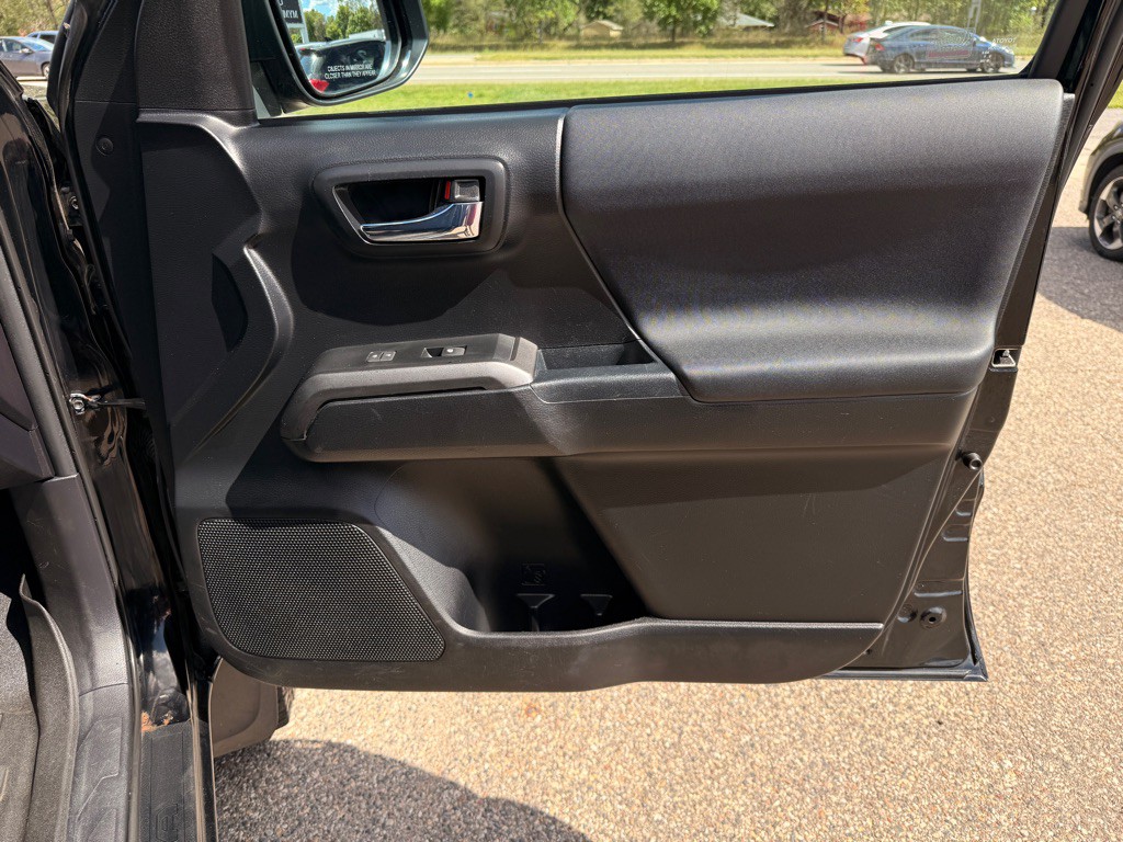 2016 Toyota Tacoma Image 19