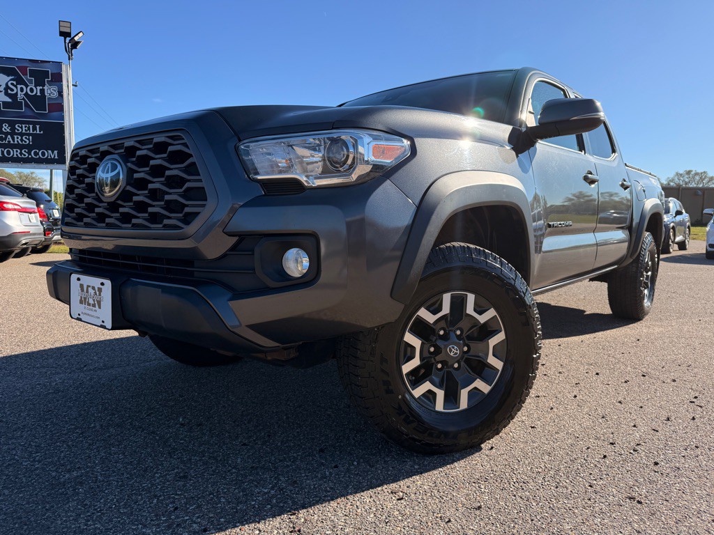 2020 Toyota Tacoma Image 1