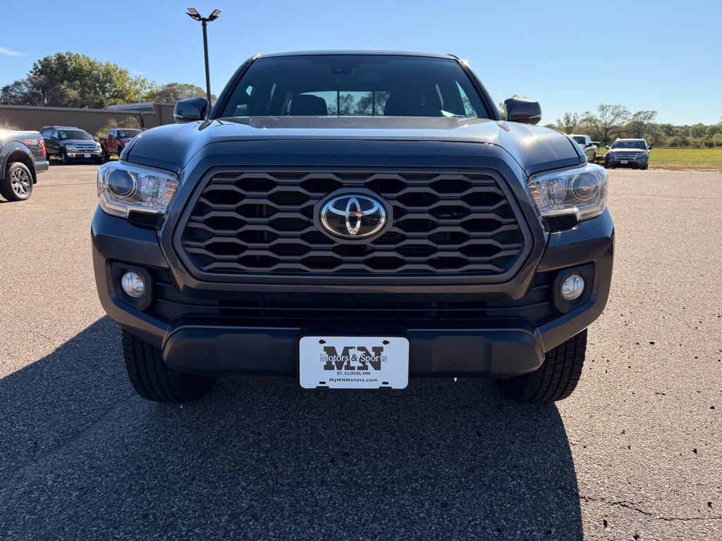 2020 Toyota Tacoma Image 2