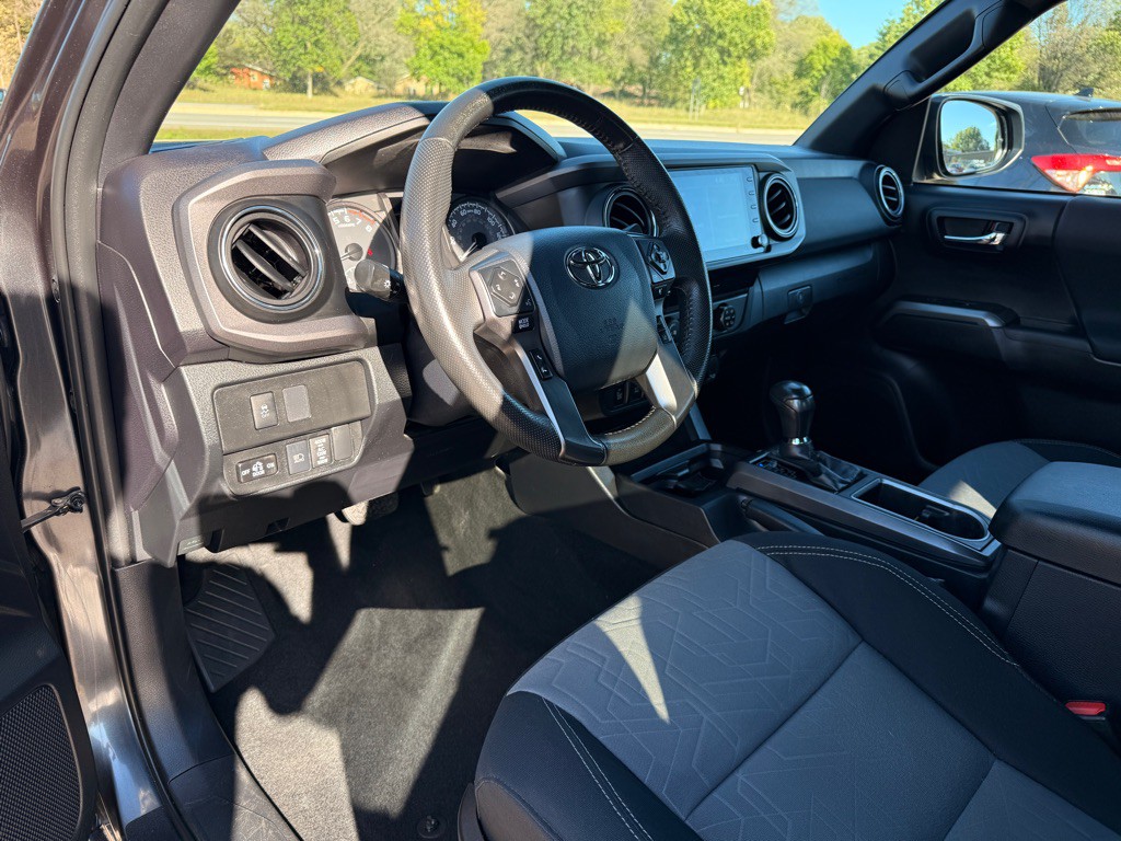 2020 Toyota Tacoma Image 9