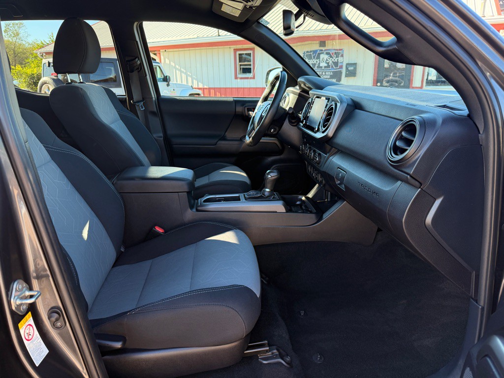 2020 Toyota Tacoma Image 16