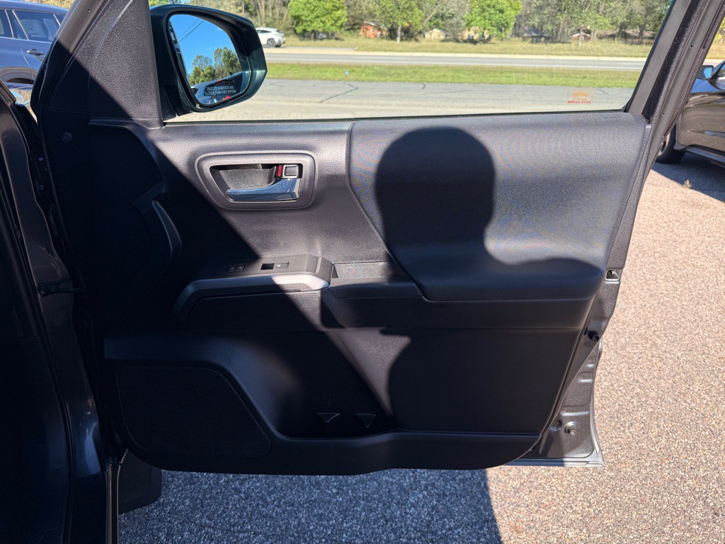 2020 Toyota Tacoma Image 19