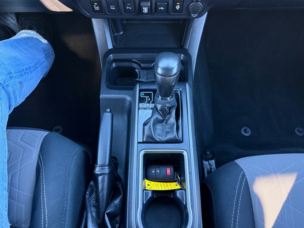 2020 Toyota Tacoma Image 21