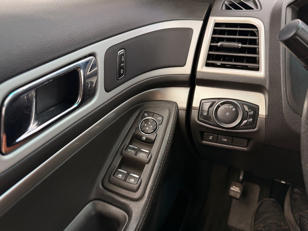 2014 Ford Explorer Image 24