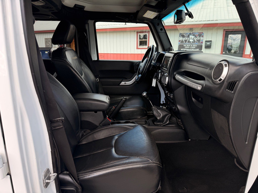 2013 Jeep Wrangler Unlimited Image 15