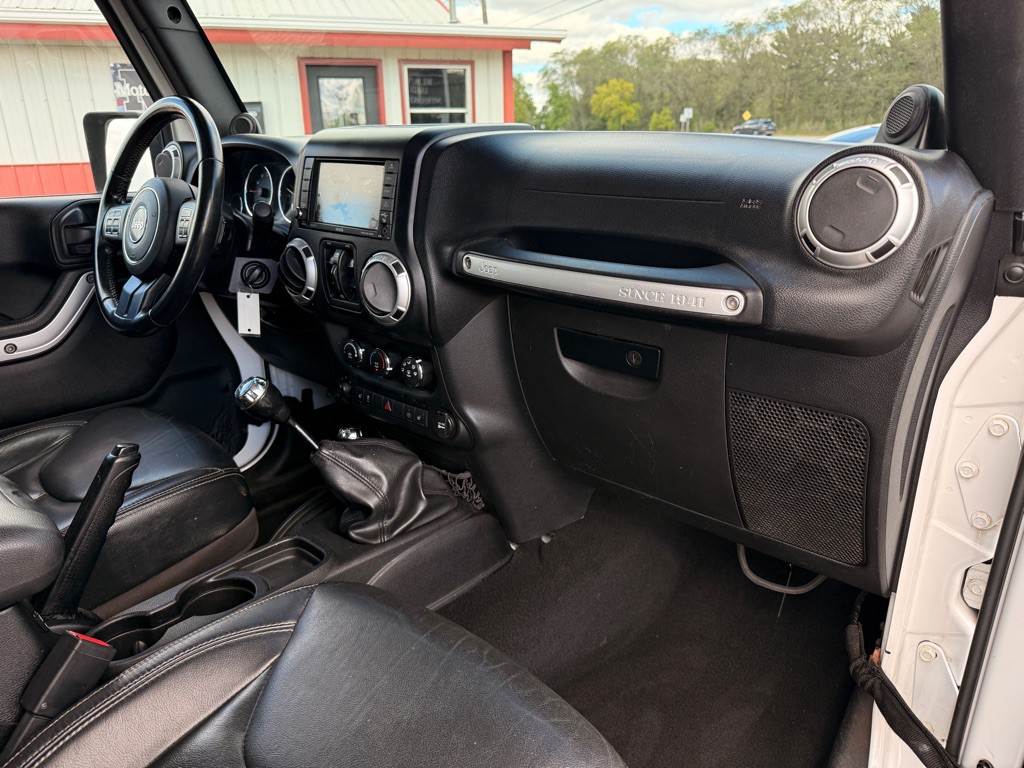 2013 Jeep Wrangler Unlimited Image 16