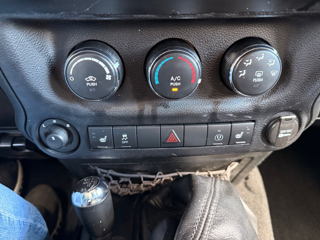 2013 Jeep Wrangler Unlimited Image 21