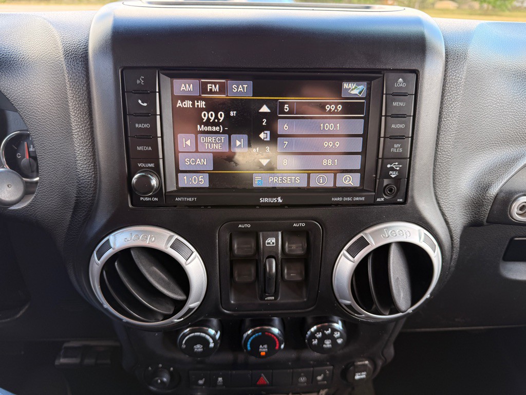 2013 Jeep Wrangler Unlimited Image 22