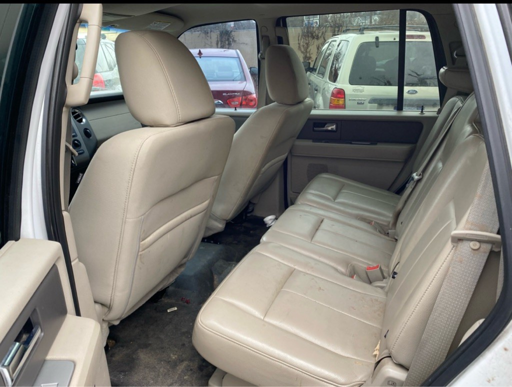 2011 Ford Expedition Image 6