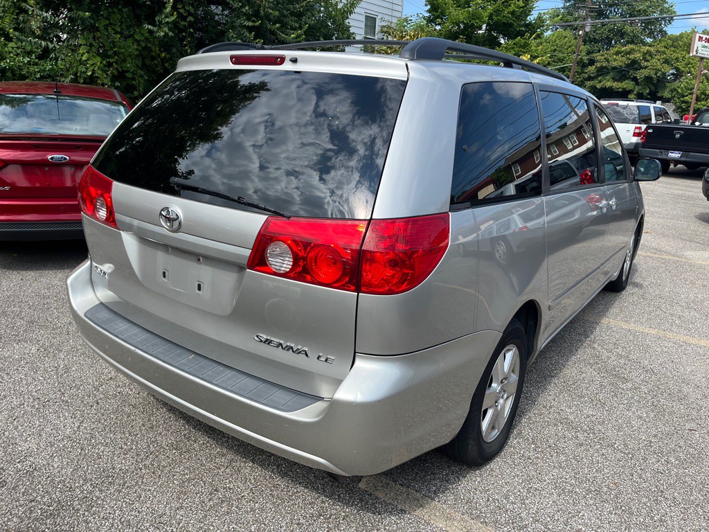 2009 Toyota Sienna Image 3
