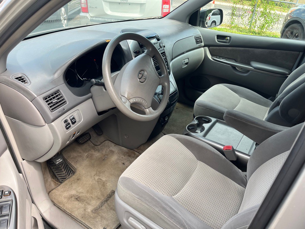 2009 Toyota Sienna Image 5
