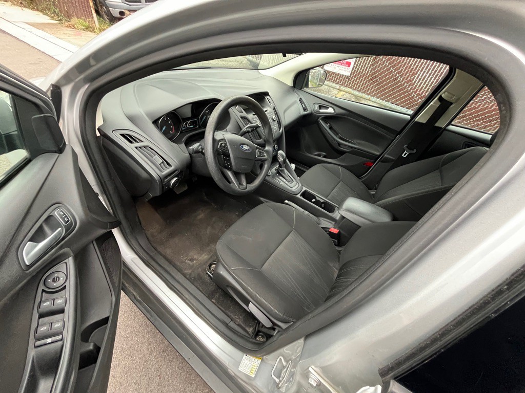 2017 Ford Focus Image 5