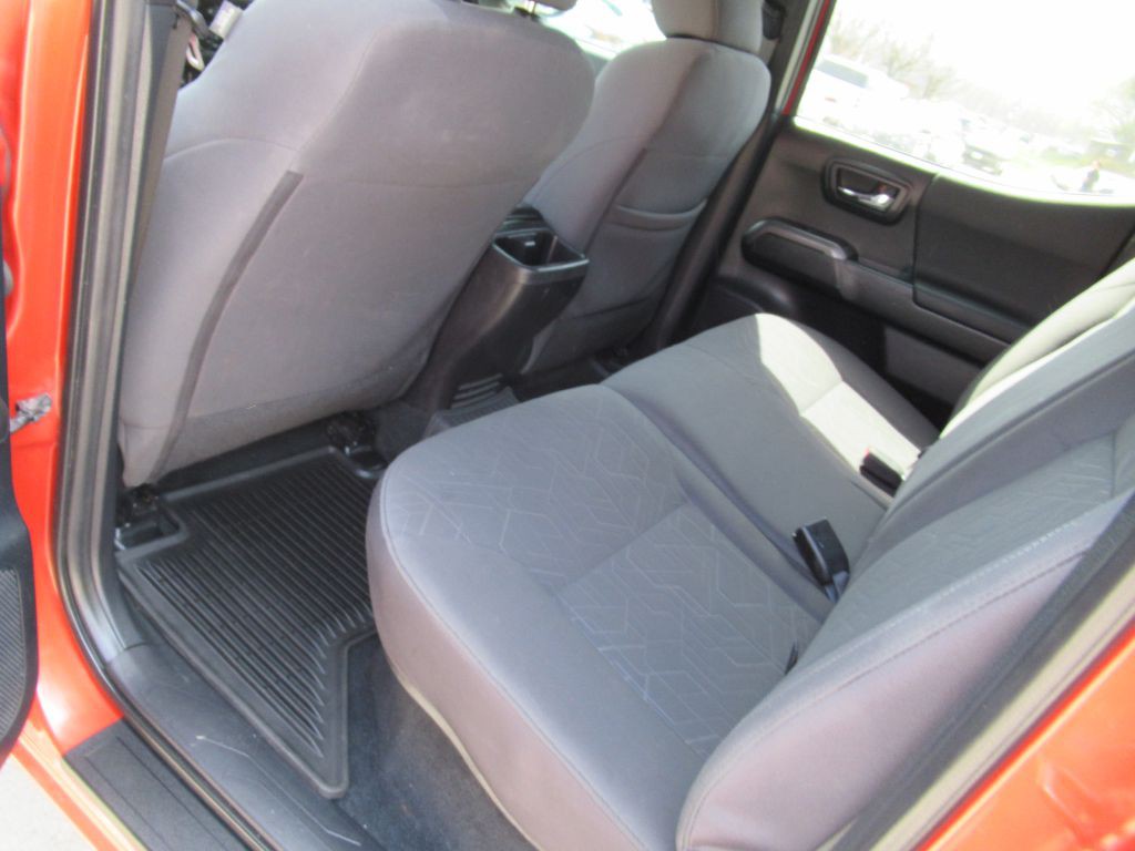 2016 Toyota Tacoma Image 15