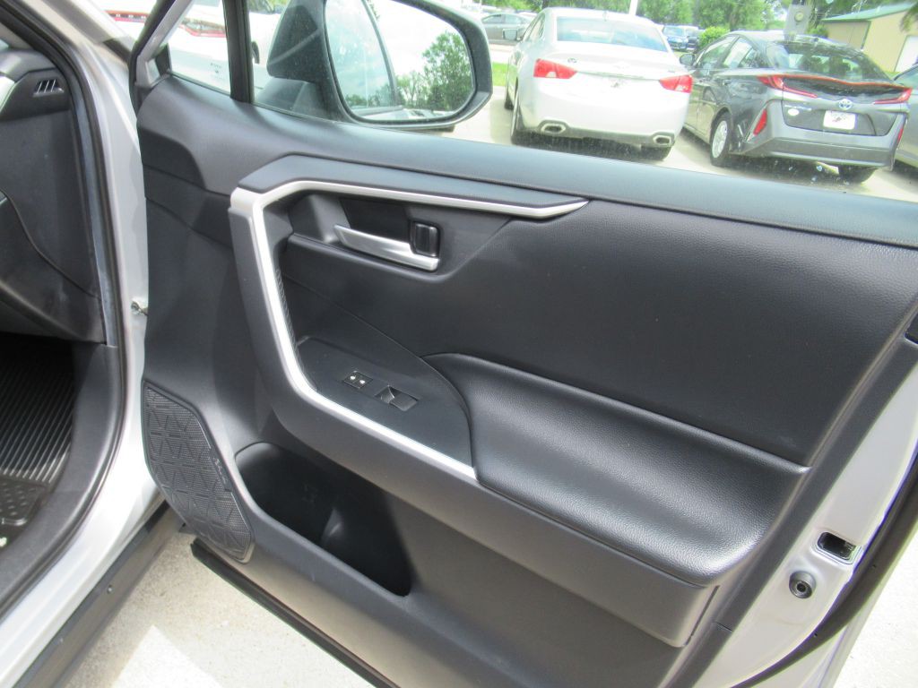 2019 Toyota Rav4 Image 13
