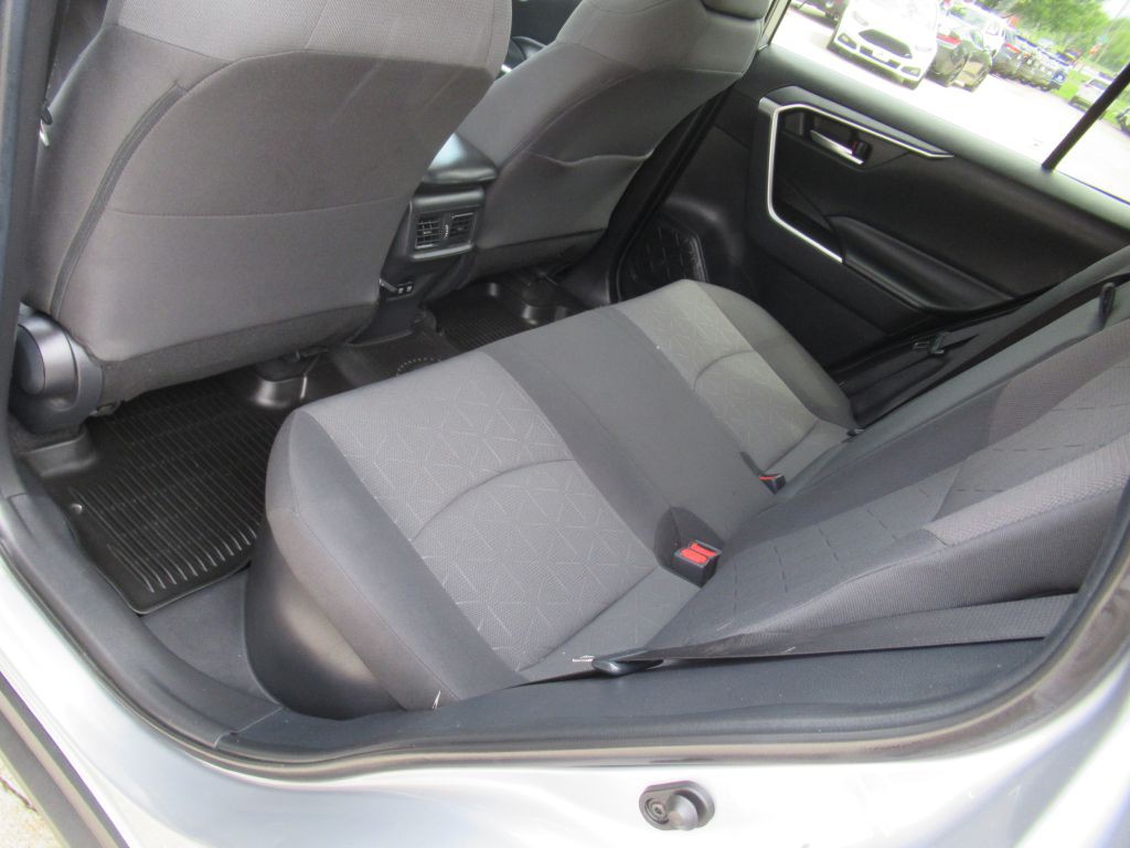 2019 Toyota Rav4 Image 16