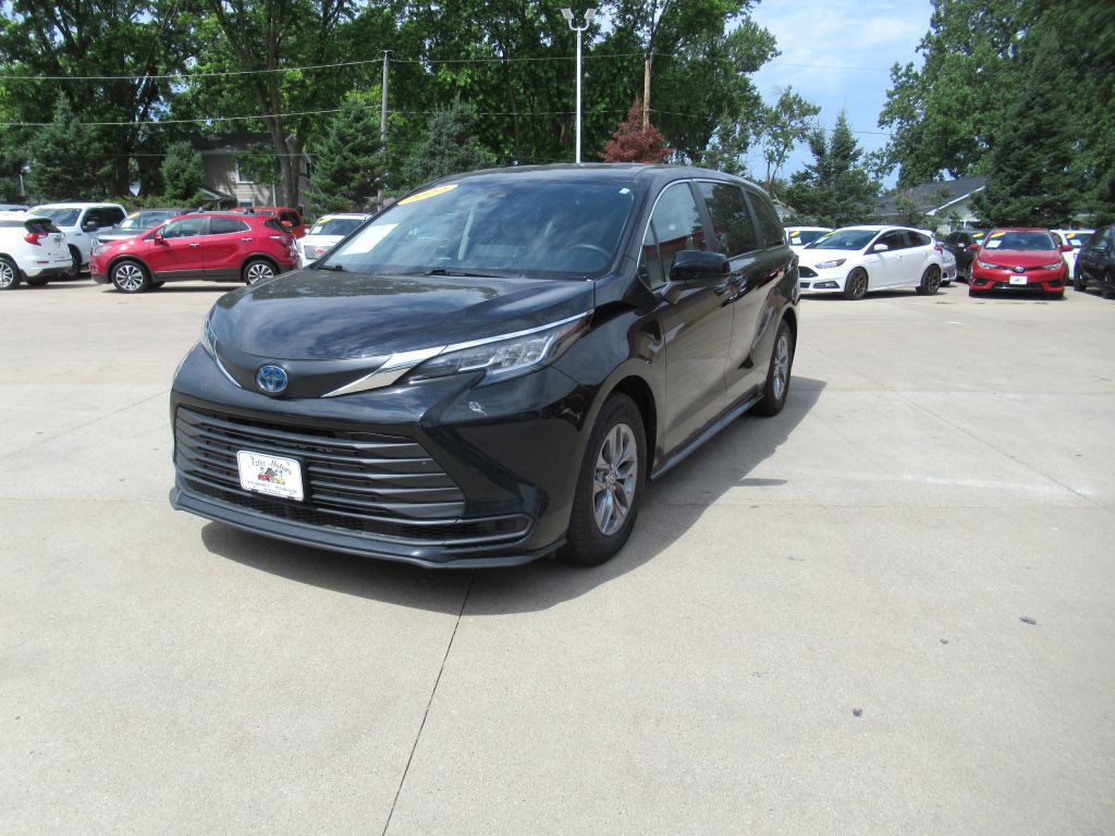 2022 Toyota Sienna Image 1