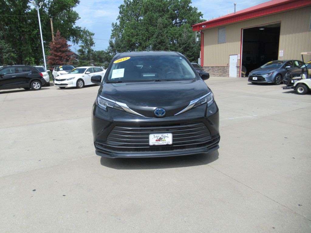 2022 Toyota Sienna Image 2