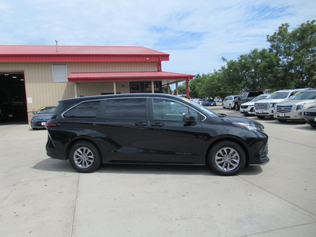 2022 Toyota Sienna Image 4