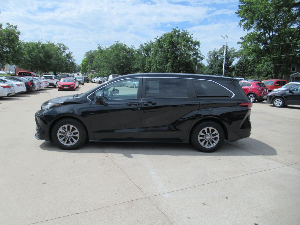2022 Toyota Sienna Image 8