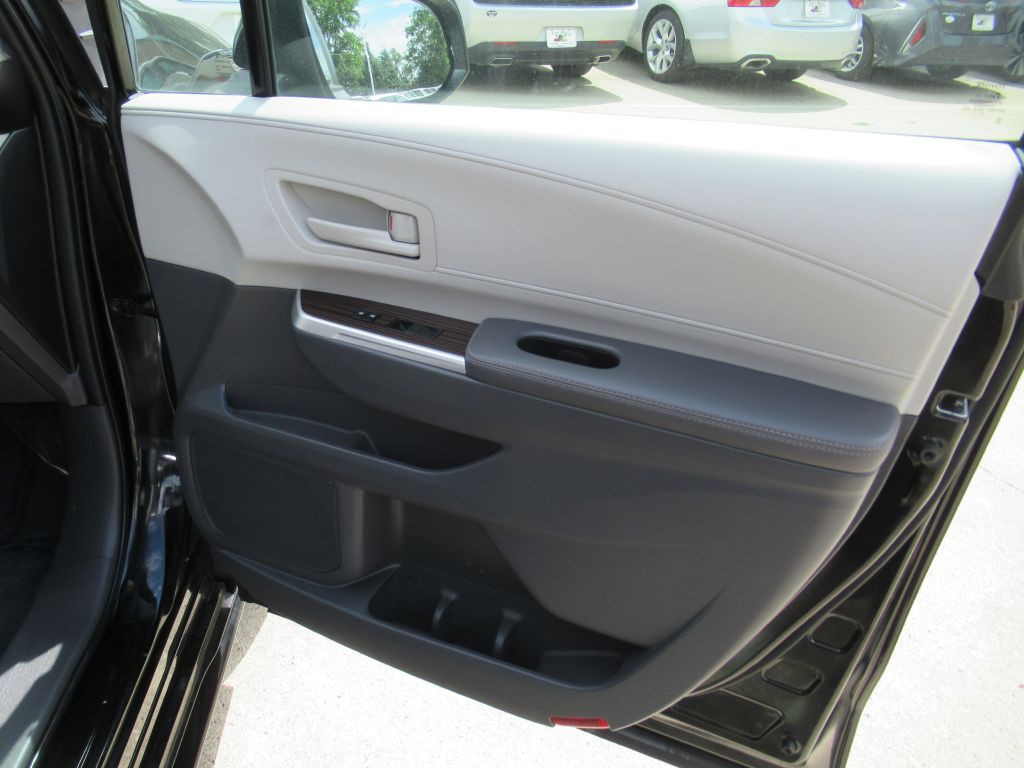 2022 Toyota Sienna Image 11