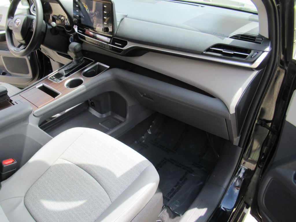 2022 Toyota Sienna Image 12