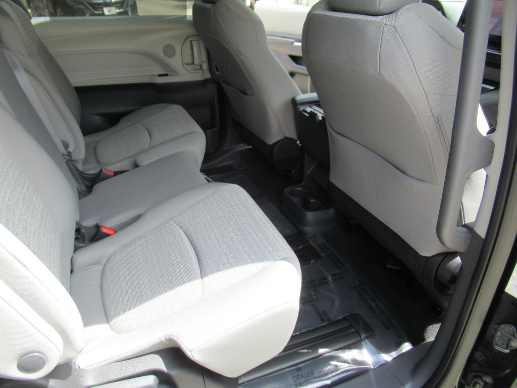 2022 Toyota Sienna Image 13