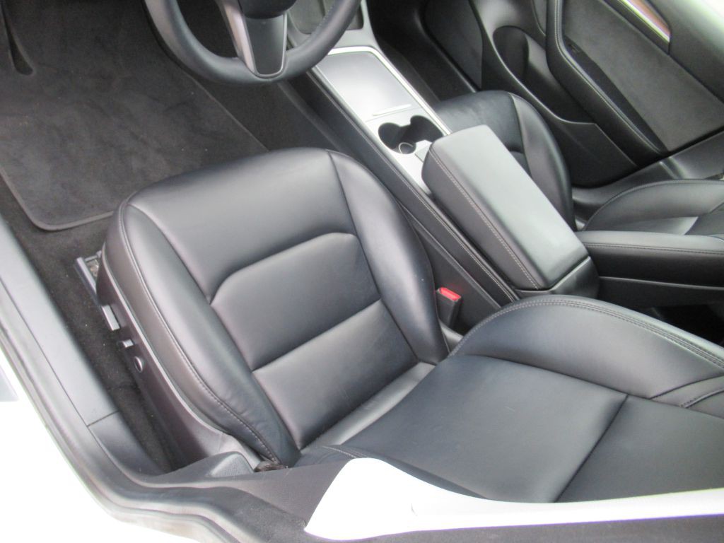 2021 Tesla Model 3 Image 17